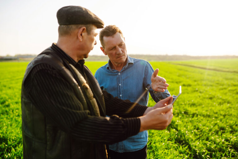 farmers-with-tablet-in-the-field-smart-farm-agri-globalgap